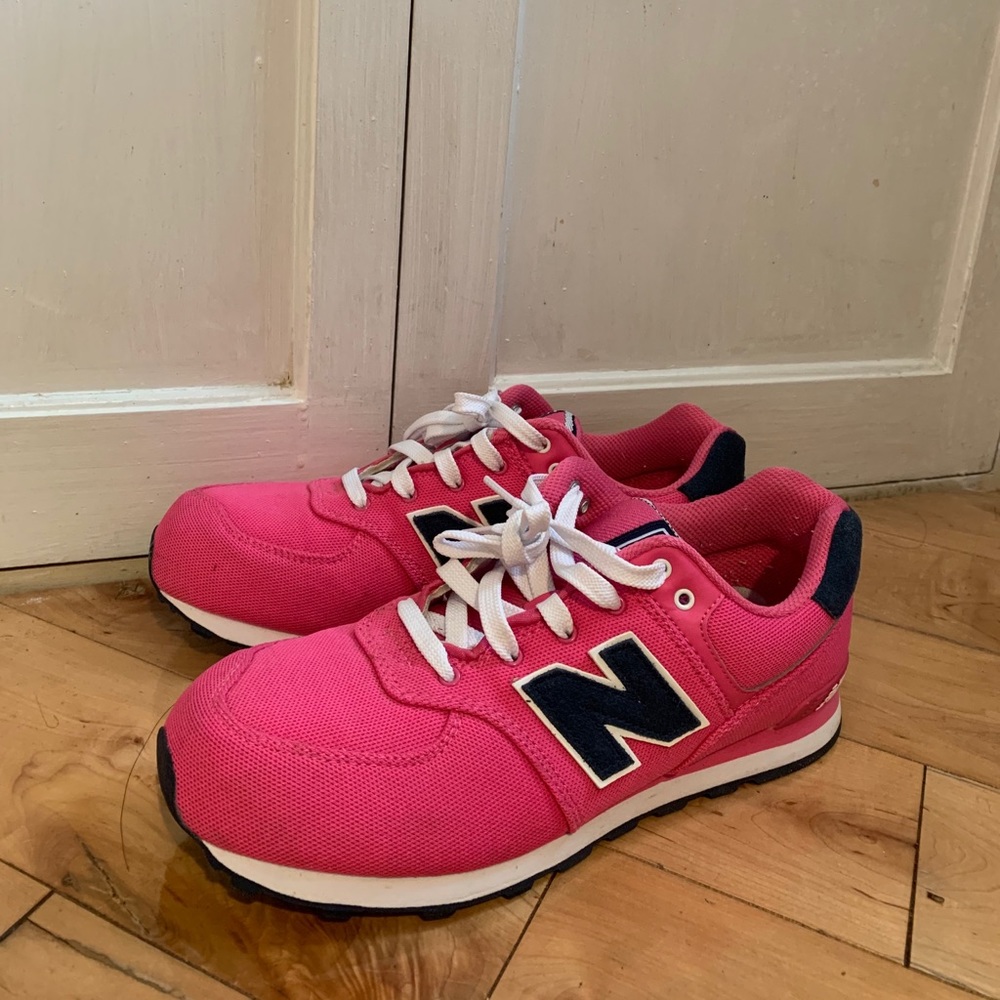 New Balance Shoes ( MEN size 7 )